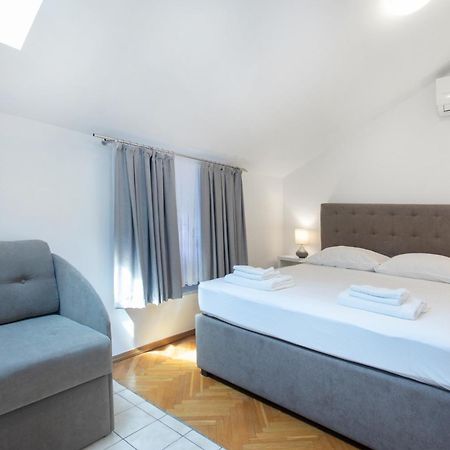 Apartmaji Pri Perotu イゾラ エクステリア 写真