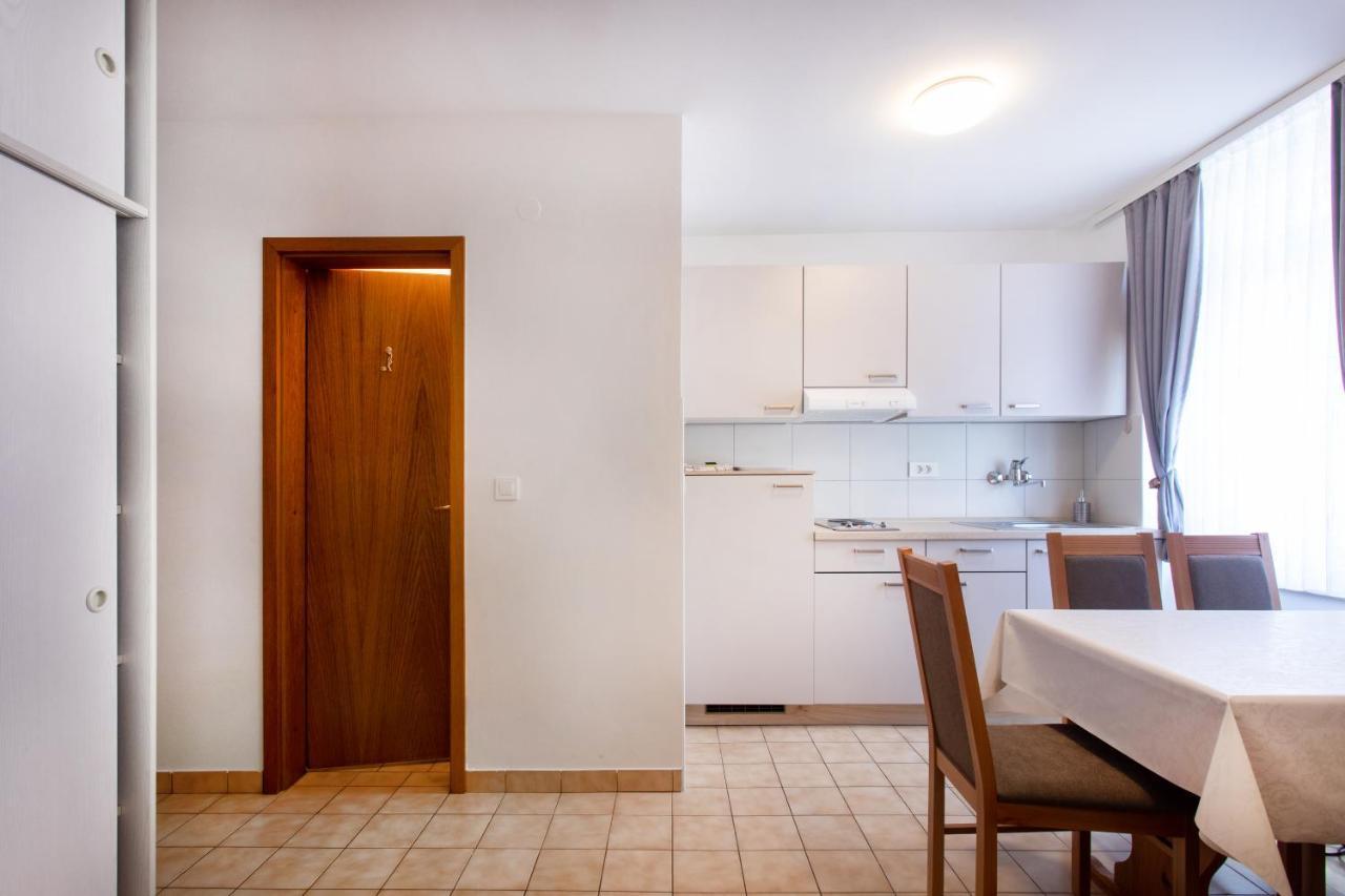 Apartmaji Pri Perotu イゾラ エクステリア 写真