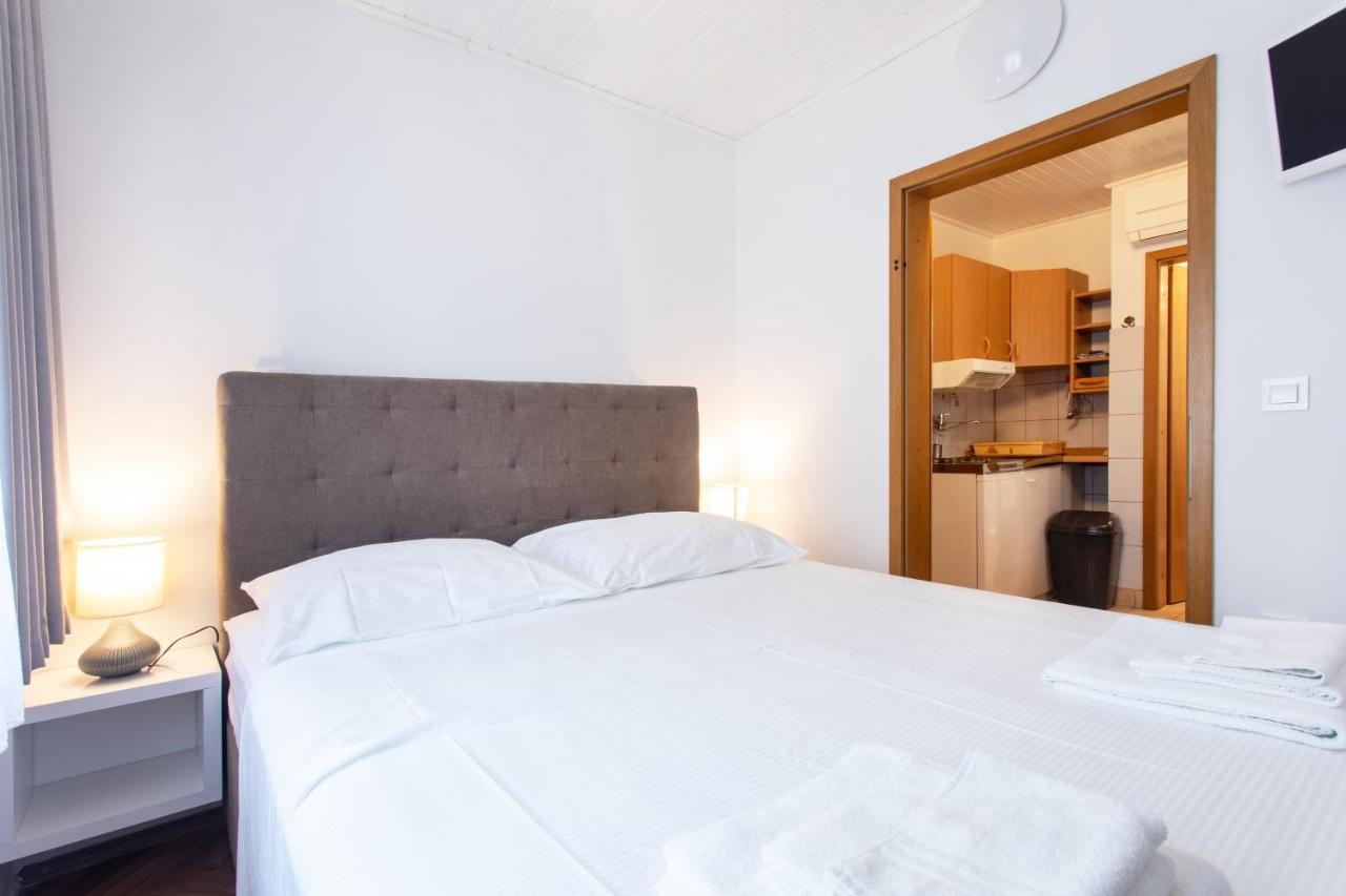 Apartmaji Pri Perotu イゾラ エクステリア 写真