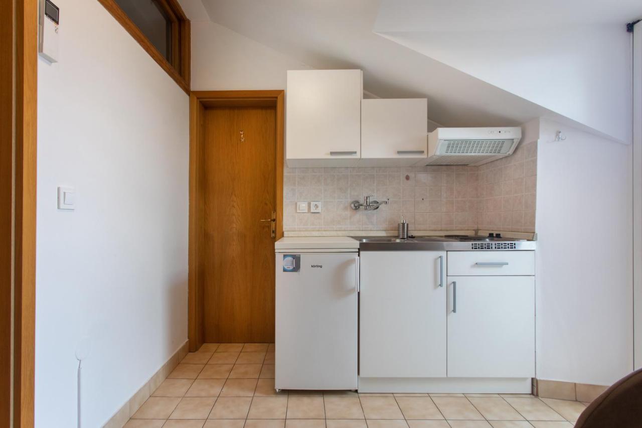 Apartmaji Pri Perotu イゾラ エクステリア 写真