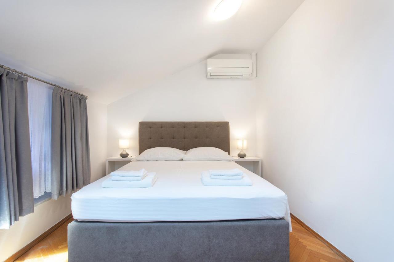 Apartmaji Pri Perotu イゾラ エクステリア 写真