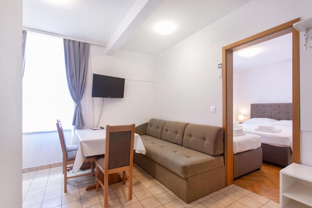 Apartmaji Pri Perotu イゾラ エクステリア 写真