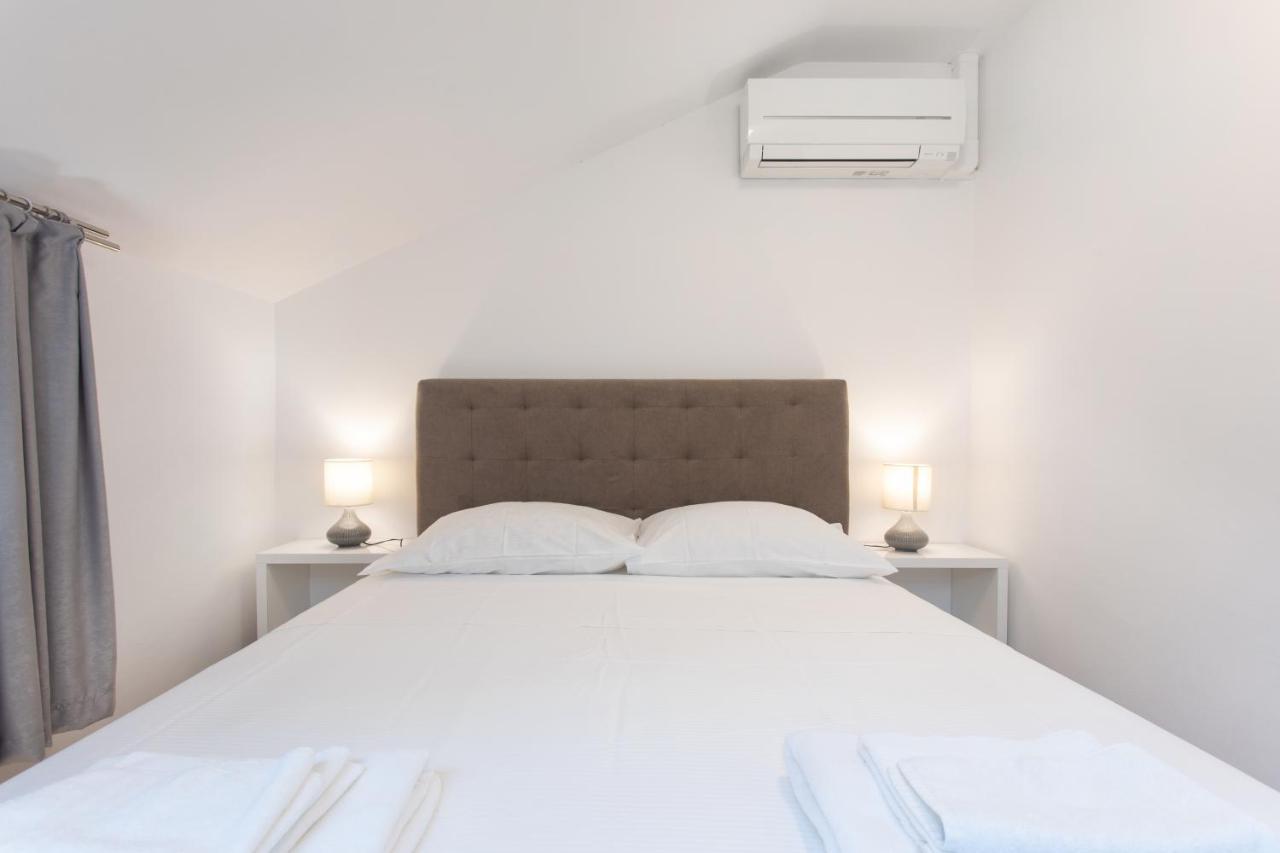 Apartmaji Pri Perotu イゾラ エクステリア 写真