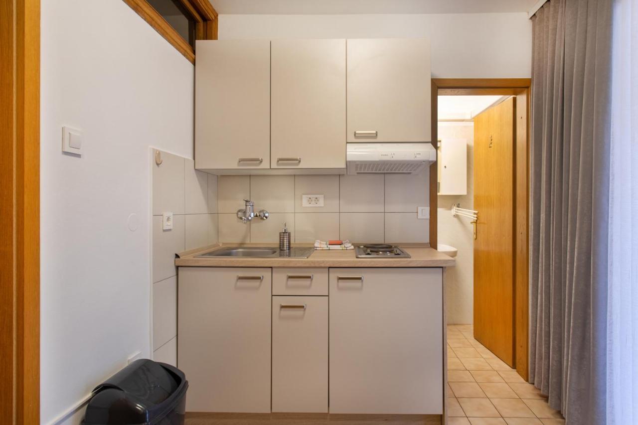 Apartmaji Pri Perotu イゾラ エクステリア 写真
