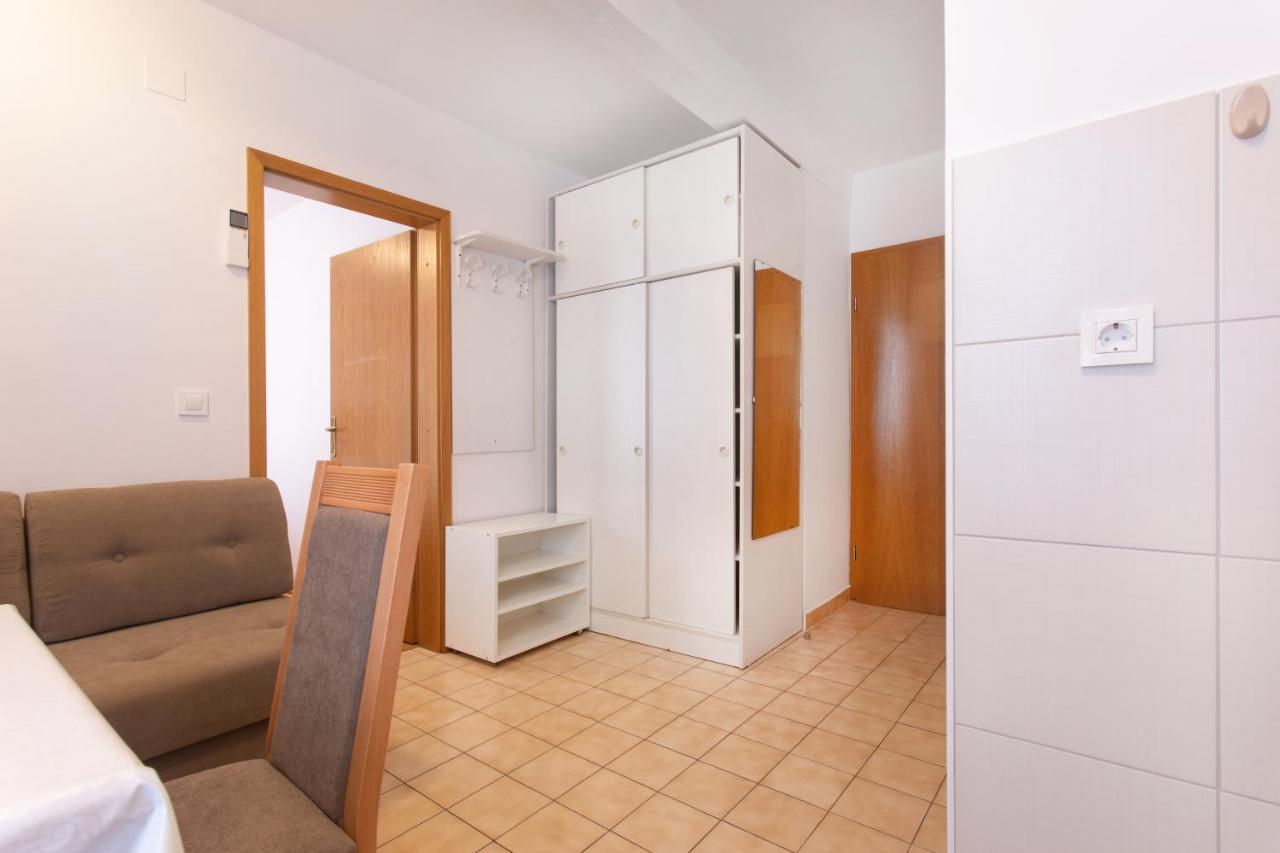 Apartmaji Pri Perotu イゾラ エクステリア 写真