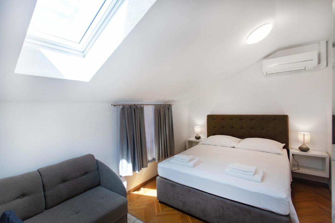 Apartmaji Pri Perotu イゾラ エクステリア 写真