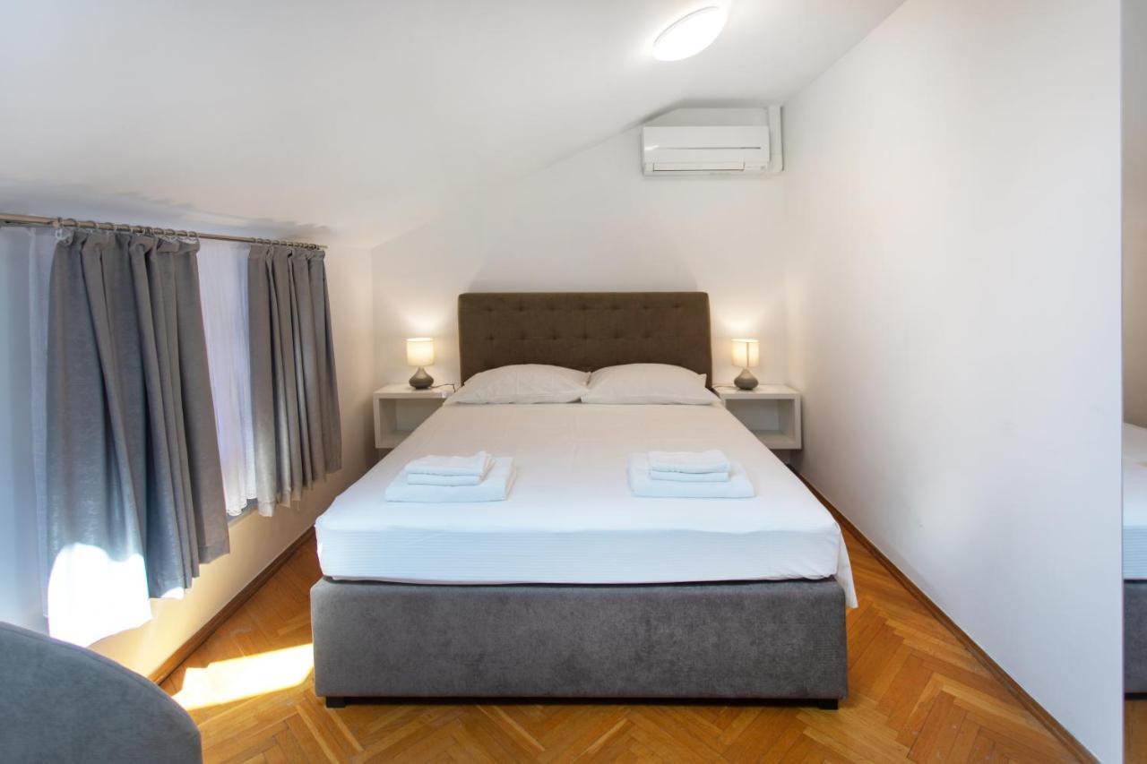 Apartmaji Pri Perotu イゾラ エクステリア 写真