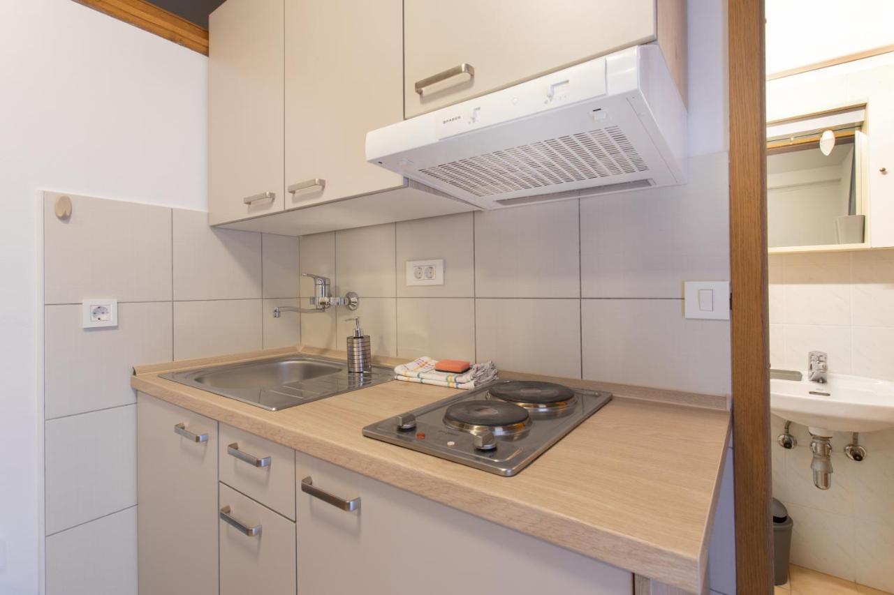 Apartmaji Pri Perotu イゾラ エクステリア 写真