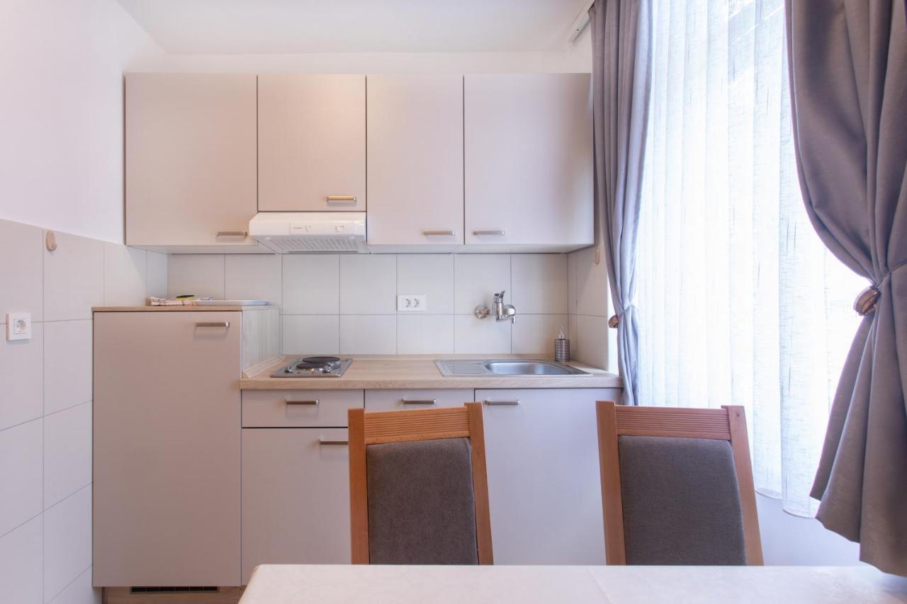 Apartmaji Pri Perotu イゾラ エクステリア 写真