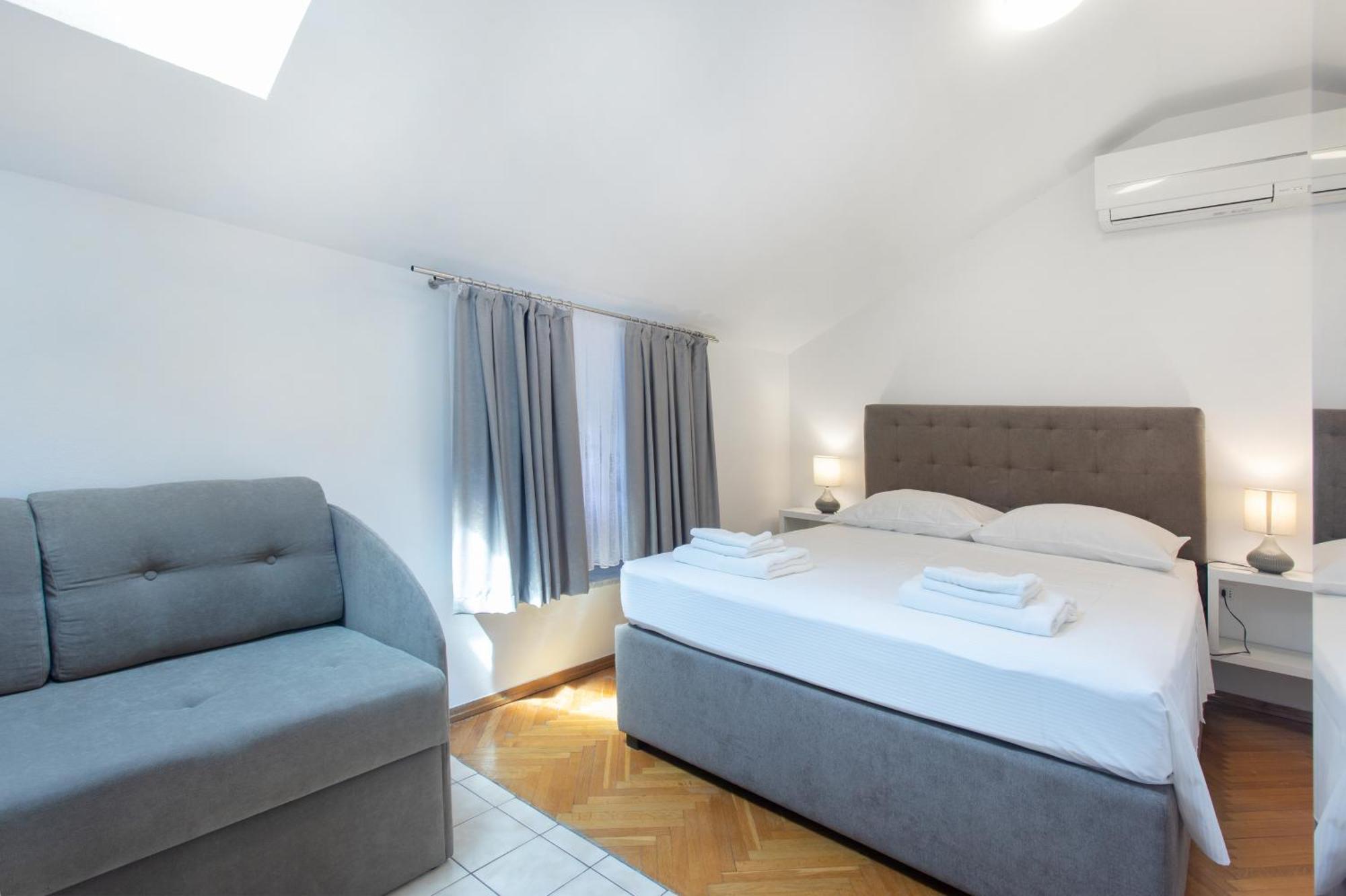 Apartmaji Pri Perotu イゾラ エクステリア 写真