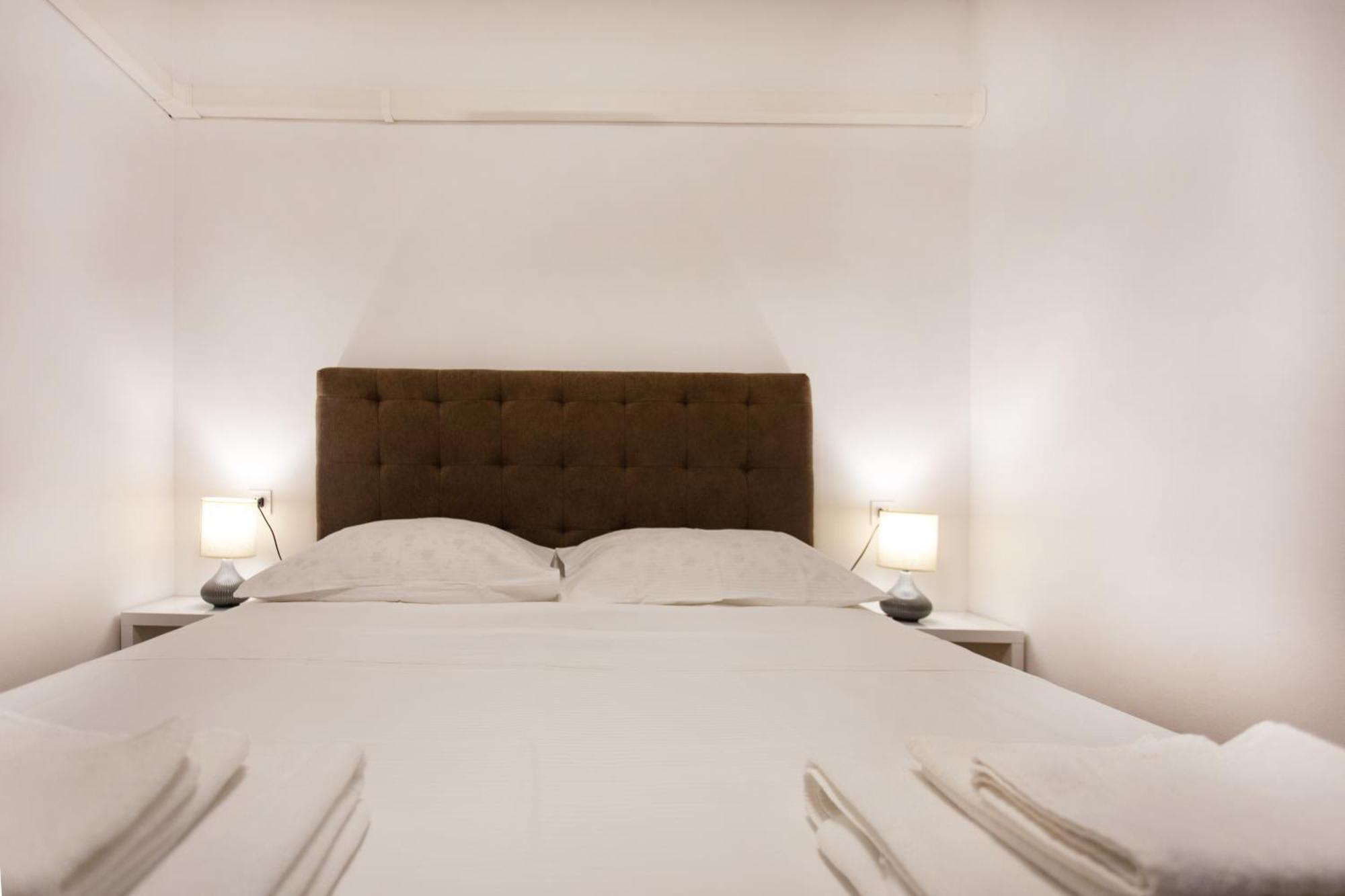Apartmaji Pri Perotu イゾラ エクステリア 写真